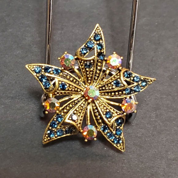 Silver Starrs Star Pin - Picture 5 of 11
